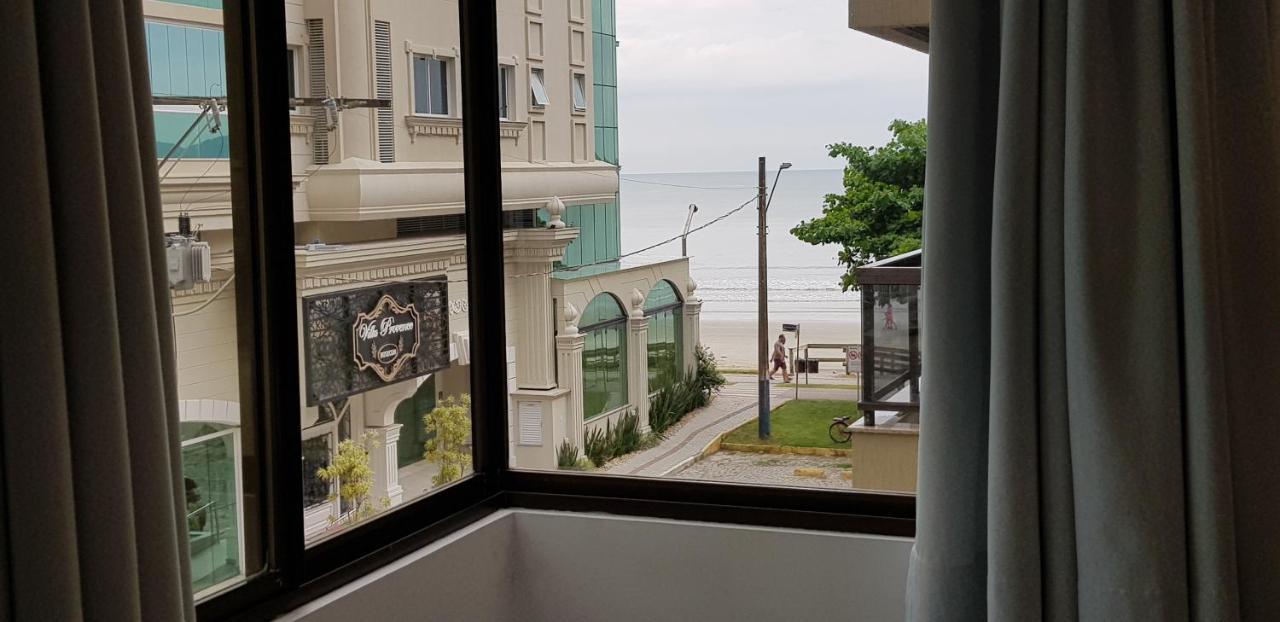 Apto em prédio frente mar, Meia Praia Itapema, 3 dorm, conforto para 8 pessoas Esterno foto