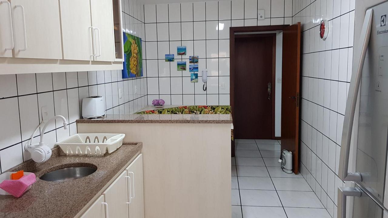 Apto em prédio frente mar, Meia Praia Itapema, 3 dorm, conforto para 8 pessoas Esterno foto