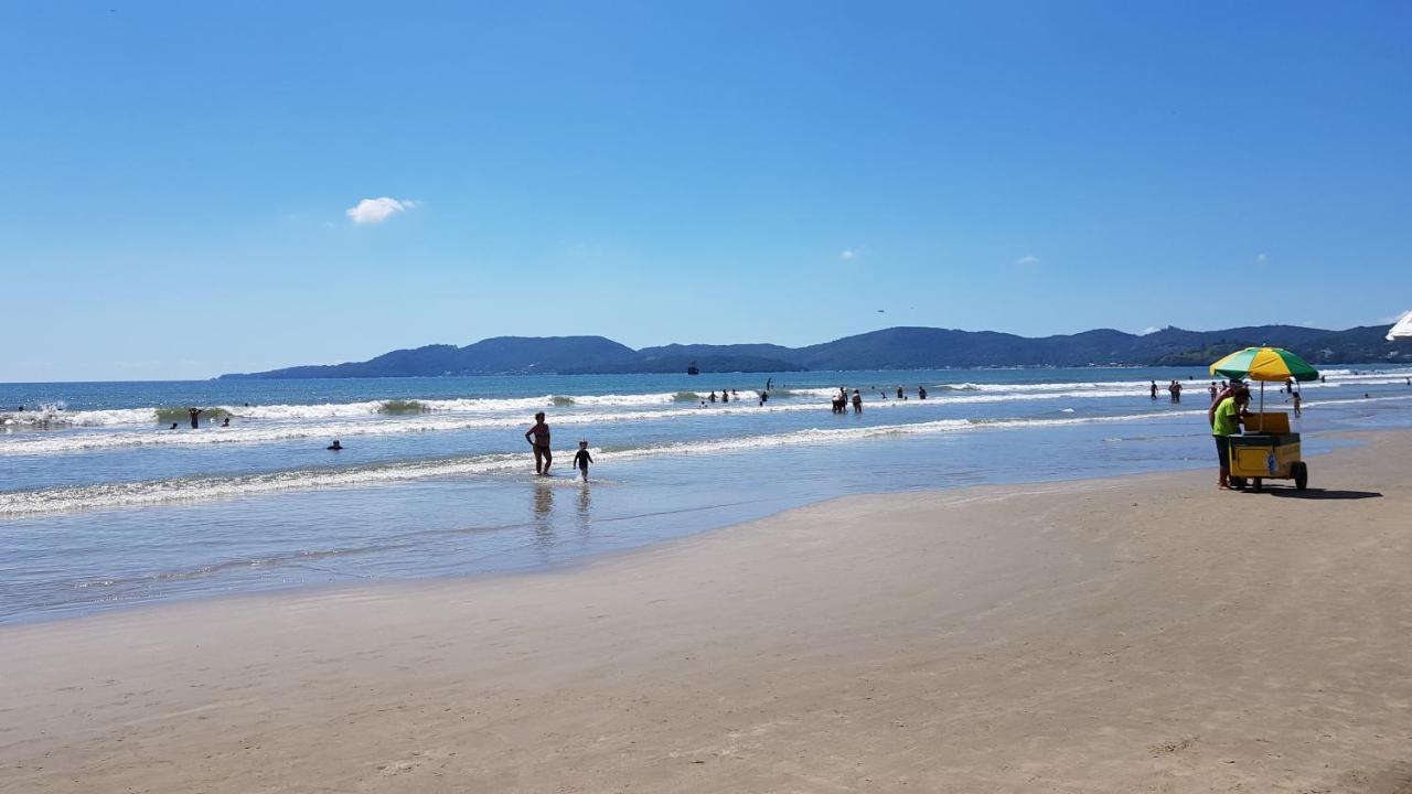 Apto em prédio frente mar, Meia Praia Itapema, 3 dorm, conforto para 8 pessoas Esterno foto